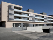 Conjunt de 137 habitatges, locals comercials, un aparcament públic i un centre cívic a Vilanova i la Geltrú. 